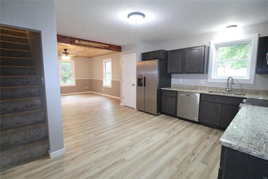 165 N 7th St, Sainte Genevieve, MO 63670 - photo 7