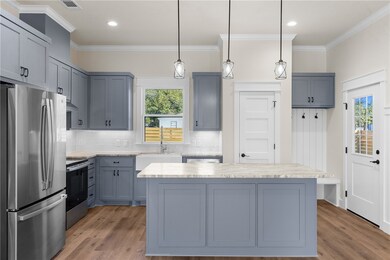 610 E Englewood St, Franklin, TX 77856 - photo 5