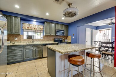 5546 W La Reata Ave unit 2, Phoenix, AZ 85035 - photo 4