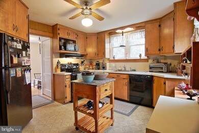 499 Manatawny St, Pottstown, PA 19464 - photo 6