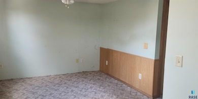1819 N Foster St, Mitchell, SD 57301 - photo 5