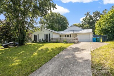 209 Scottlynn Dr, Asheville, NC 28806 - photo 2