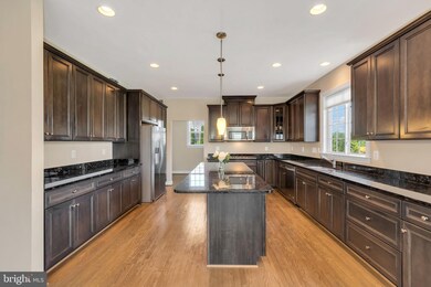 15726 Trongate Ct, Leesburg, VA 20176 - photo 7