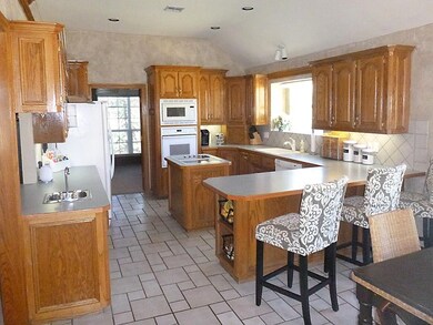 Huge Kitchen with pull out shelves in all the cabi