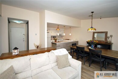 277 Crosse Dr unit 3J, Monroe, NJ 08831 - photo 2