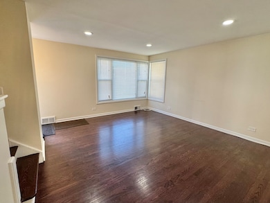 New recessed lighting, great corner windows in liv