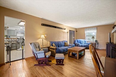 2757 Woodcroft Rd, Columbus, OH 43204 - photo 6