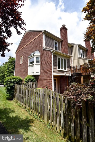 6813 Mclean Province Cir, Falls Church, VA 22043 - photo 2