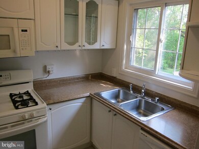 1565 Mount Eagle Place unit 943-1565, Alexandria, VA 22302 - photo 2