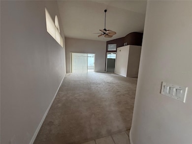 2527 Wrencrest Cir, Valrico, FL 33596 - photo 4