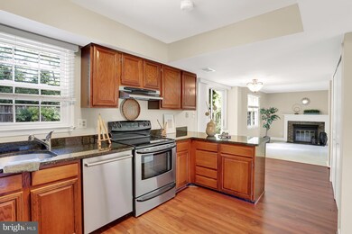 12838 Fantasia Dr, Herndon, VA 20170 - photo 3