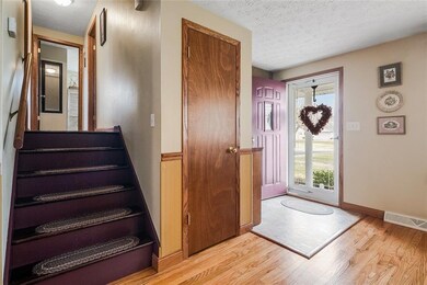 3450 Marilyn St, Columbus, IN 47203 - photo 4