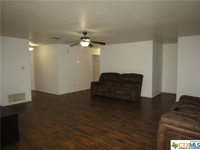 2303 Upland Bend Dr, Temple, TX 76502 - photo 5