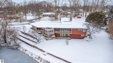 5390 Pheasant Ct, Alma, MI 48801 - photo 2