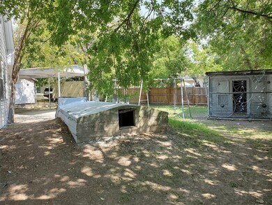 301 S Lane St, Decatur, TX 76234 - photo 2