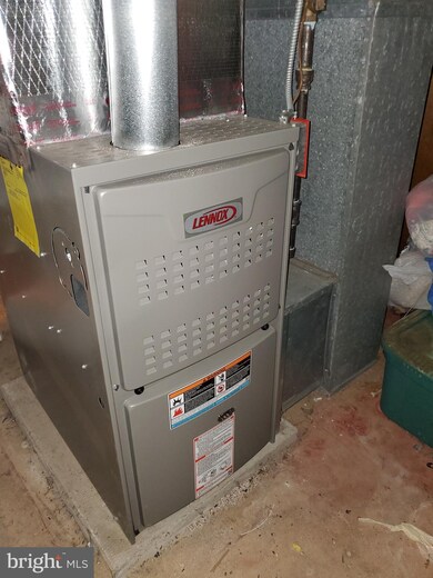 242 Sycamore Rd, Reading, PA 19611 - photo 4