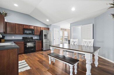 543 E Apache St, Gardner, KS 66030 - photo 5