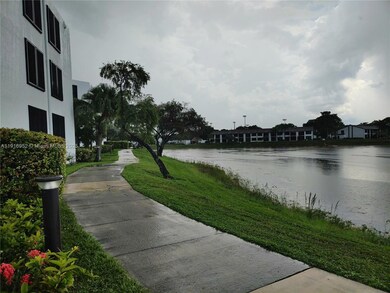 212 Lake Pointe Dr unit 112, Oakland Park, FL 33309 - photo 3