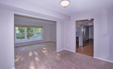 _RMJ8187.jpg dining room