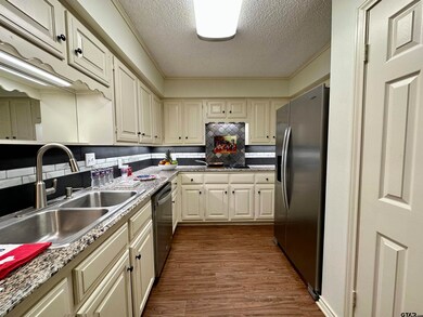 304 304 Amberwood, Tyler, TX 75701 - photo 5