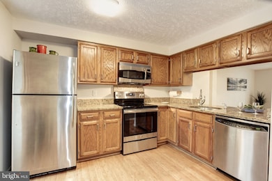 1671 Fieldthorn Dr, Reston, VA 20194 - photo 3