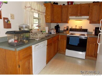 152 Wynnbrook Dr, Hendersonville, NC 28792 - photo 5