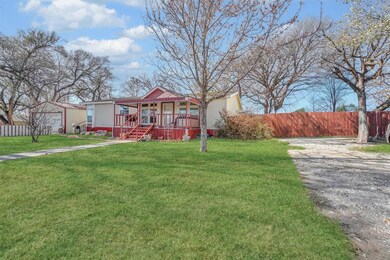 121 S Sycamore Ave, Erick, OK 73645 - photo 2