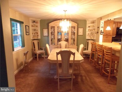 402 W Grays Ave, Glenolden, PA 19036 - photo 7