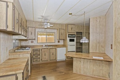 048-574368- kitchen (1)