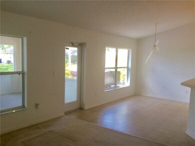 GREAT DINING SPACE & A BREAKFAST BAR.