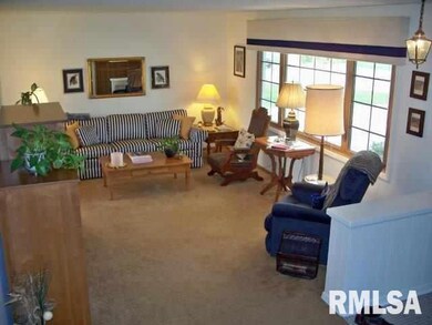 1519 Hickory Ln, Bettendorf, IA 52722 - photo 2