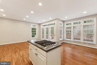 8048 Kidwell Town Ct, Vienna, VA 22182 - photo 5