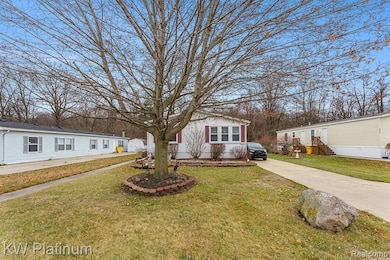 8042 Harbour Dr, Ira Township, MI 48023 - photo 3