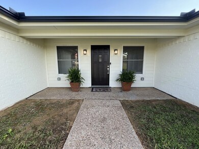 8400 Donna Dr, North Richland Hills, TX 76182 - photo 3