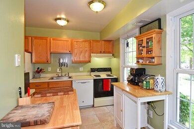 6362 Birch Leaf Ct unit 1C, Burke, VA 22015 - photo 2