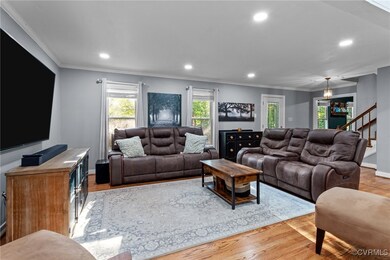 Living room with crown molding, hardwood / wood-st