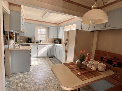 406 S Cedar Ave, Siler City, NC 27344 - photo 4