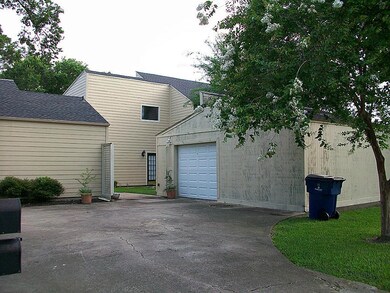 1621 W Adoue St unit 1621, Alvin, TX 77511 - photo 2