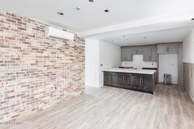 4554 North Forestdale Drive-003-006-4554