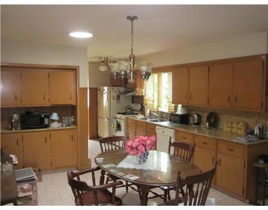 2 Wardlaw Ct, Providence, RI 02908 - photo 6