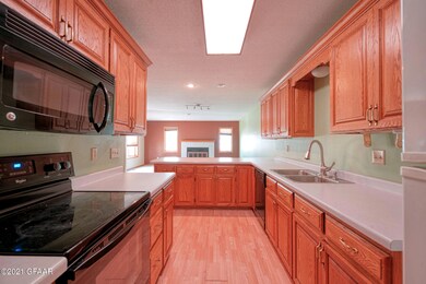 2567 11th Ave S, Grand Forks, ND 58201 - photo 4