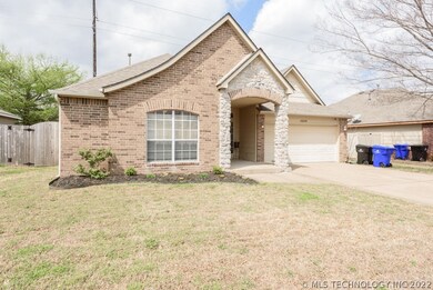1604 S Narcissus Place, Broken Arrow, OK 74012 - photo 2