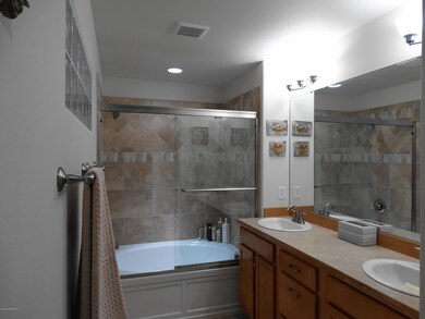 DP 70B Int Master Bath(1)3