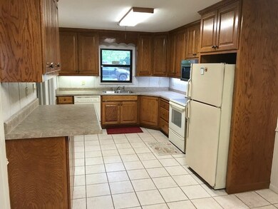 605 N Edison St, Fredericksburg, TX 78624 - photo 5