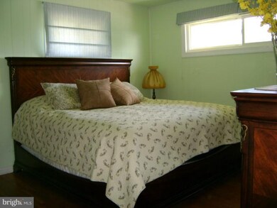 305 Milton Ct, Glen Burnie, MD 21061 - photo 5