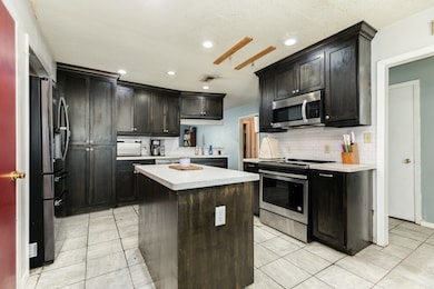 311 Sycamore St, Alvin, TX 77511 - photo 6