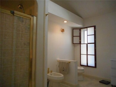Large Master Bath !!!
