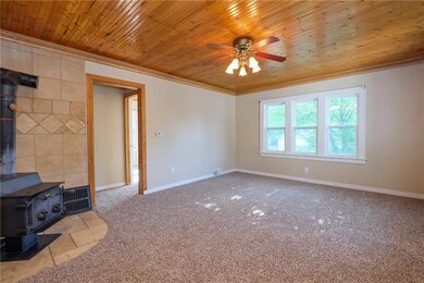 2922 E Madison Ave, Des Moines, IA 50317 - photo 4