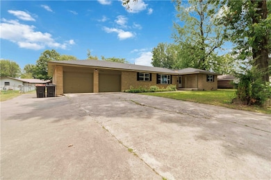 713 Carlton St, Springdale, AR 72762 - photo 2