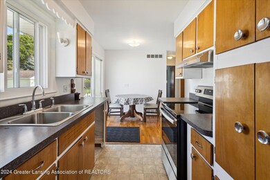 06-3420-W-Willow-St-Lansing-MI-48917-Win